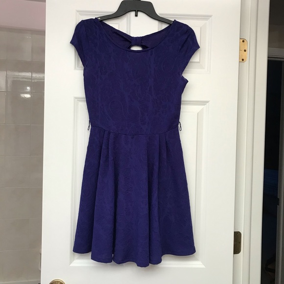 Casual dress - Picture 1 of 2